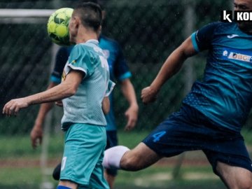 У Луцьку на останніх хвилинах матчу футболіст зламав ногу. ВІДЕО