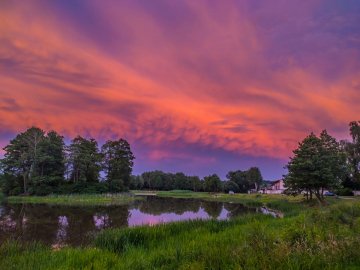 «Де ще знайти таку красу?»: неймовірний захід сонця над волинським озером. ФОТО