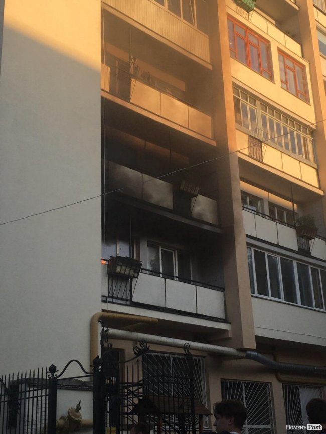 У луцькому «Бім-Бомі» горить квартира. ФОТО. ОНОВЛЕНО