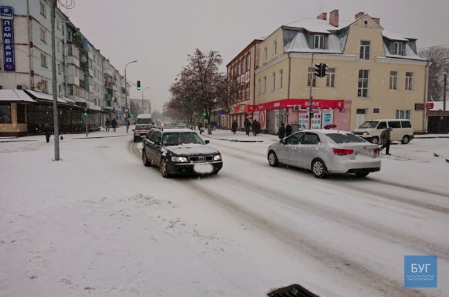 Вулиці Володимира засипало снігом. ФОТО