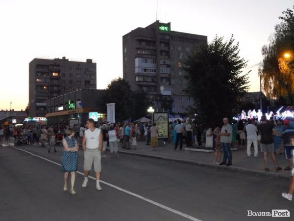 Ковель відсвяткував свій 705-й день народження із вогняним шоу та конкурсами. ФОТО