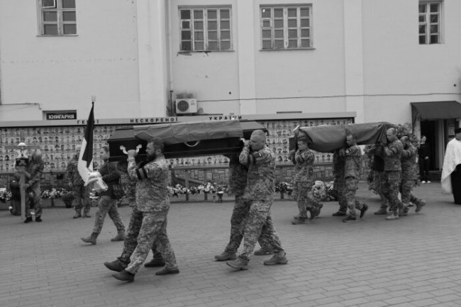 Луцьк - у скорботі: попрощалися з двома Героями Олександром Чиркою та Назаром Новосадом