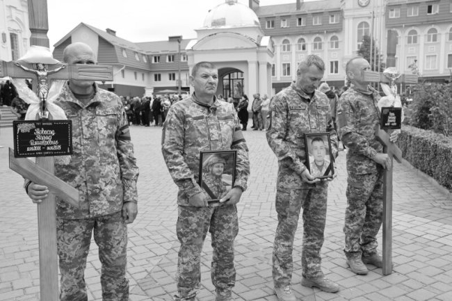 Луцьк - у скорботі: попрощалися з двома Героями Олександром Чиркою та Назаром Новосадом