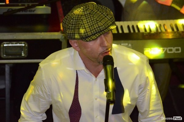 «Чорний бумер», «Харизма» і «Мурка»: в Луцьку знову виступав Seryoga. ФОТО