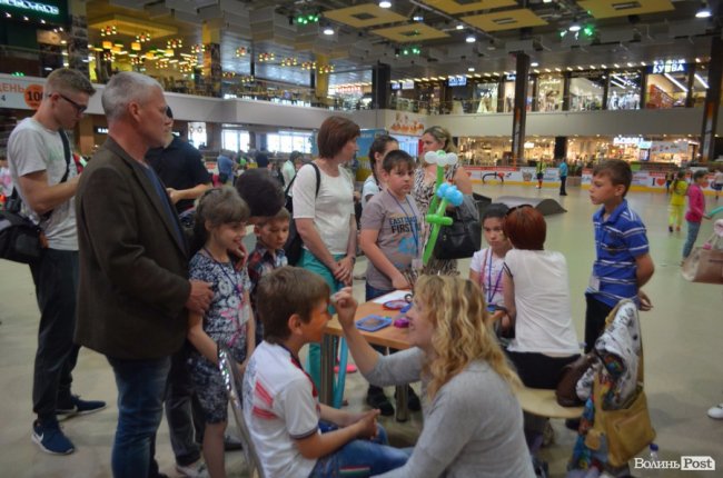 Діти наших Героїв: у «ПортСity» розважали дітей волинських атовців