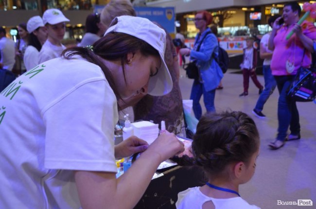 Діти наших Героїв: у «ПортСity» розважали дітей волинських атовців