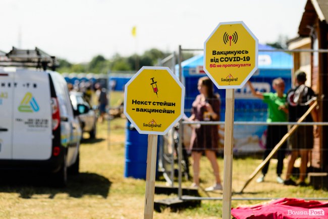 Патріотичні гутірки та захопливі бої: як минає другий день атмосферного «Бандерштату». ФОТО