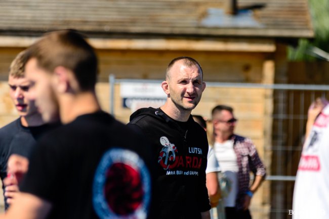 Патріотичні гутірки та захопливі бої: як минає другий день атмосферного «Бандерштату». ФОТО