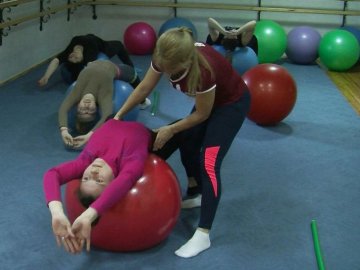 У Луцьку для переселенців організували клуб дозвілля. ВІДЕО 