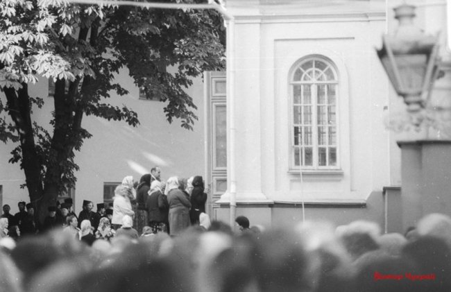 Яблуку ніде впасти: як у Луцьку відзначали тисячоліття хрещення Русі. РЕТРОФОТО 