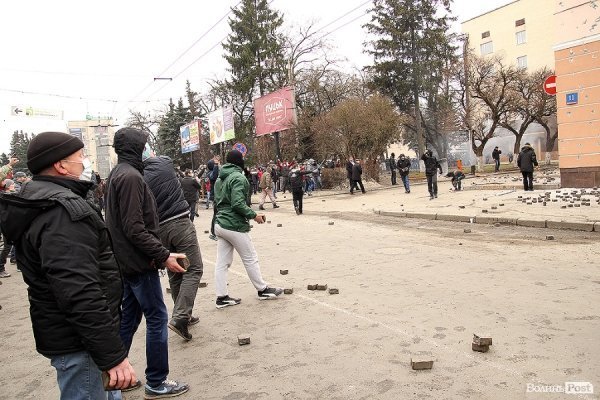Як у Луцьку «викурювали» міліцію. ФОТО
