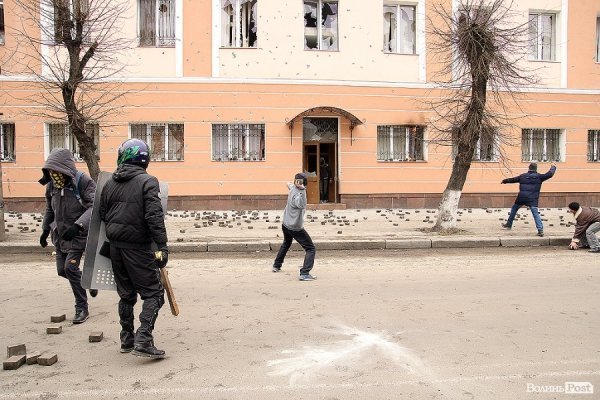 Як у Луцьку «викурювали» міліцію. ФОТО