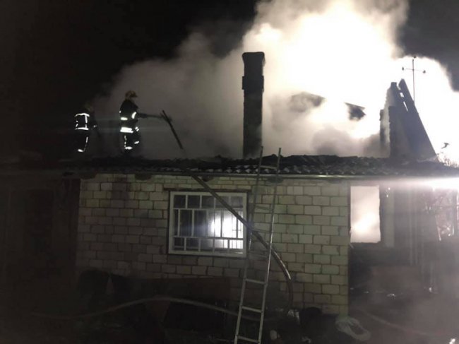 В Устилузі горів житловий будинок. ФОТО, ВІДЕО