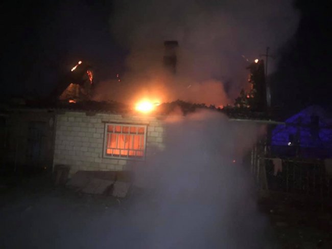 В Устилузі горів житловий будинок. ФОТО, ВІДЕО