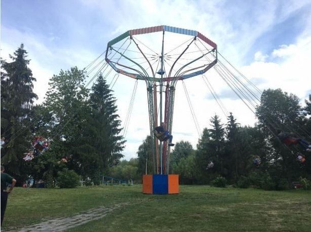 Докаталися: атракціони з луцького парку продають. ФОТО