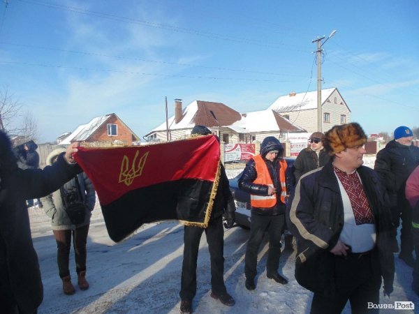 Як волинські автомайданівці пікетували маєтки регіоналів. ФОТО. ВІДЕО