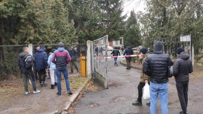 У луцькому військкоматі – черги. ВІДЕО