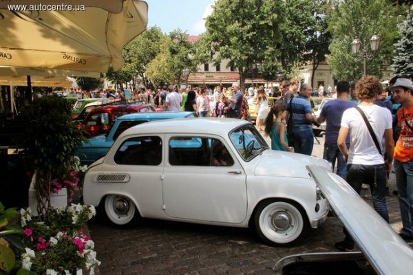 Антикварні «Запорожці» в Одесі. ФОТО