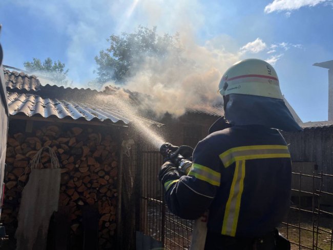 На Волині горіла господарська споруда