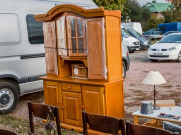  «Барахолка» луцького авторинку: що продають, окрім машин. ФОТО