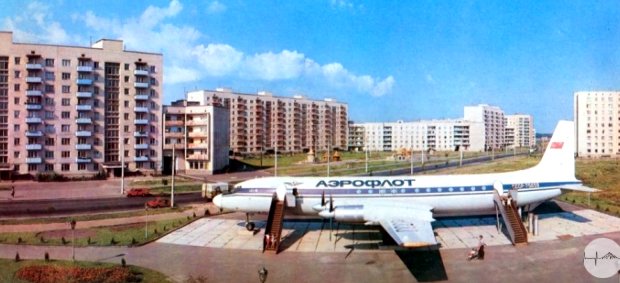 Пасажирський літак на проспекті Молоді: що про нього відомо. ВІДЕО