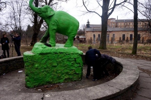 У Луцьку прибирають узбережжя Сапалаївки. ФОТО 