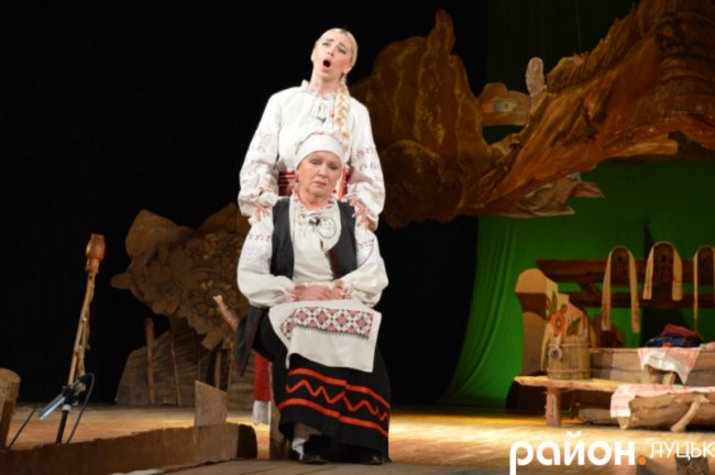 Луцьким пенсіонерам безкоштовно показали виставу Івана Котляревського. ФОТО