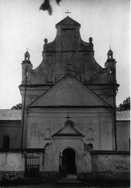 Мацеїв. Костел Св. Станіслава та Св. Анни.