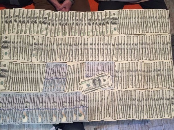 Працівники Львівської митниці «спалилися» на контрабанді. ФОТО. ВІДЕО