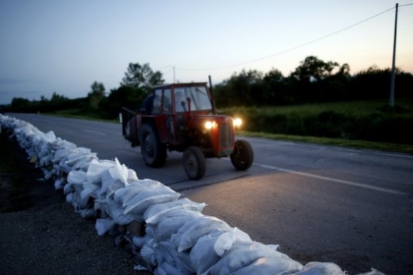 Жахлива повінь на Балканах: трощила, нищила, перевертала. ФОТО