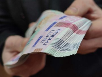 На Волині директор ліцею привласнив 1800 літрів пального