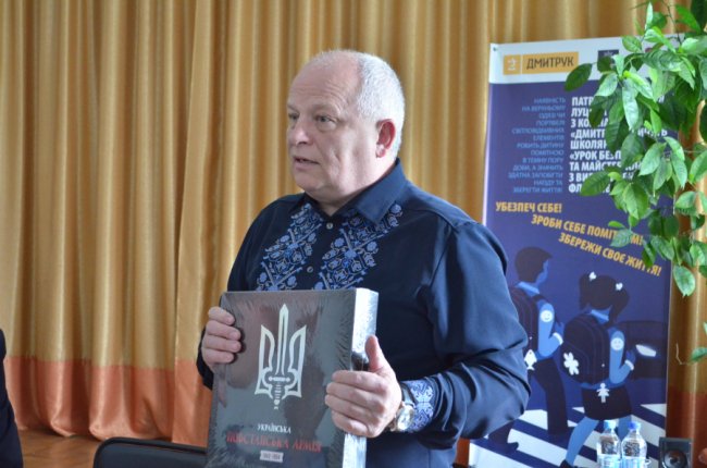 У луцькій бібліотеці з'явилися унікальні книги, яких не придбати у жодному магазині