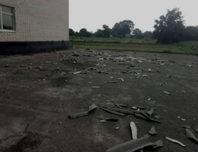 У селі на Волині вітер зірвав дах школи