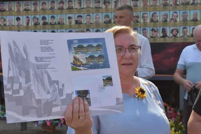 У Луцьку погасили марку «Хвилина мовчання», яку присвятили полеглим захисникам і захисницям