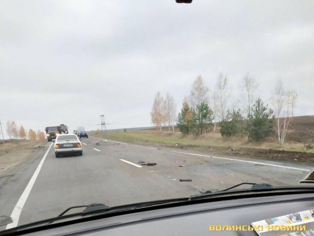 Аварія на Волині: Volkswagen зіткнувся із вантажівкою. ФОТО