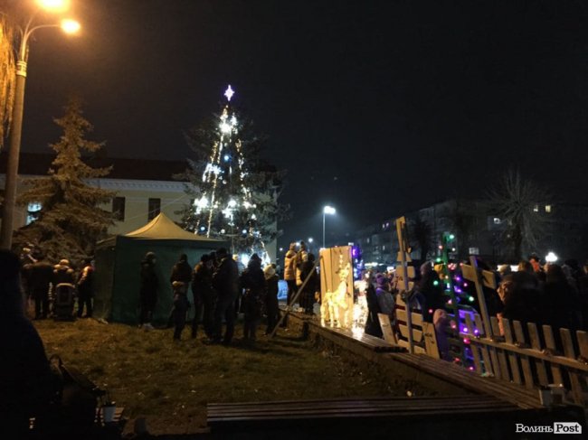 У Ковелі засвітили вогні головної ялинки міста. ФОТО