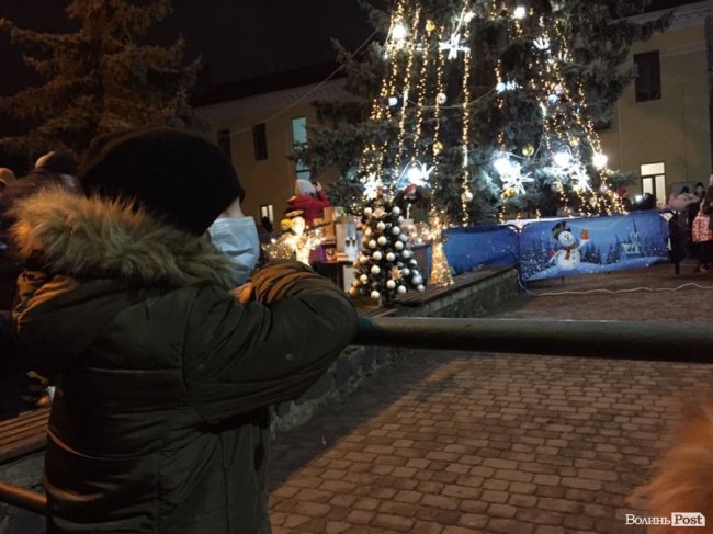 У Ковелі засвітили вогні головної ялинки міста. ФОТО