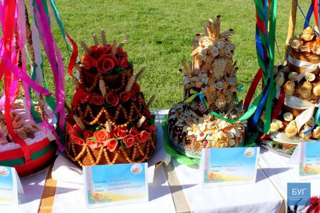 До Володимира привезли короваї з усієї області. ФОТО