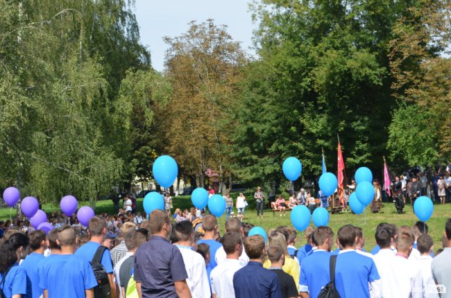 Танець від ректора і завдання від губернатора: як у луцькому «політесі» першачків зустрічали. ФОТО