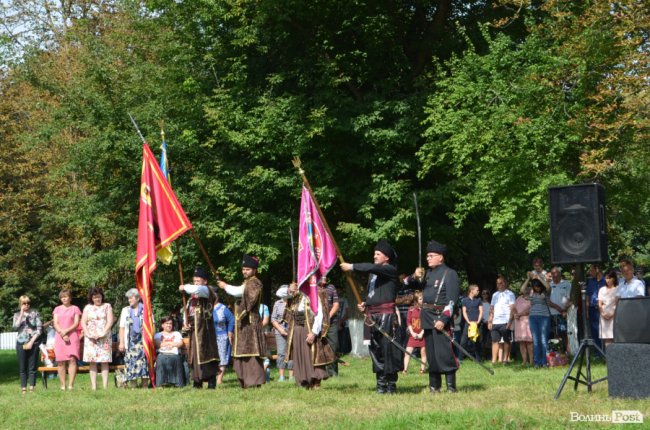 Танець від ректора і завдання від губернатора: як у луцькому «політесі» першачків зустрічали. ФОТО