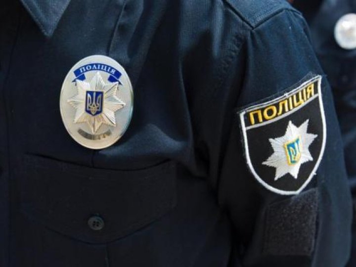 Знущався з сина та дружини: на Волині дебошир вдарив поліцейського