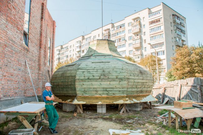 «Хто живе на ЛПЗ, тому у житті везе»: день на луцькому районі контрастів. ФОТО