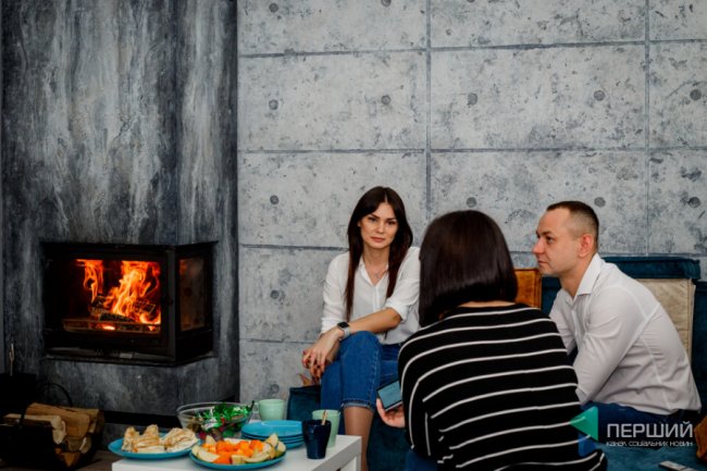 «Якби мали квартиру, одружилися б раніше»: в гостях у Вікторії Доманської та Сергія Стрихарчука. ФОТО*