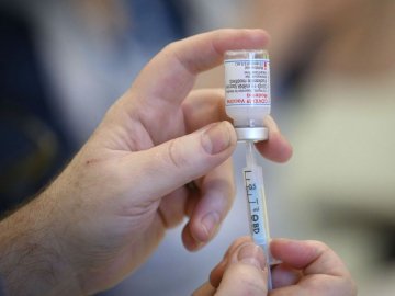 В Україні всім вакцинованим дозволили робити бустерні COVID-щеплення
