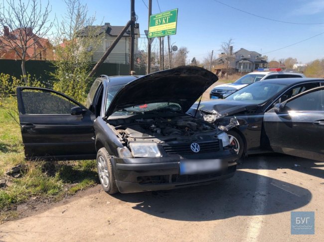 У Нововолинську – аварія за участю Mercedes та Volkswagen. ФОТО