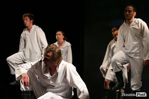 У Луцьку польський і харківський театри показали вистави про Волинську трагедію. ФОТО