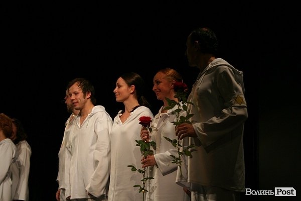 У Луцьку польський і харківський театри показали вистави про Волинську трагедію. ФОТО