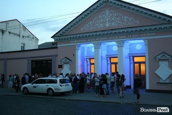 У Луцьку польський і харківський театри показали вистави про Волинську трагедію. ФОТО