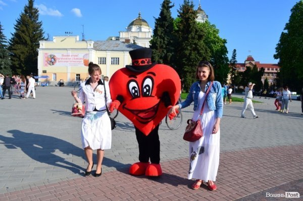 Як у Луцьку збирали гроші на благодійність. ФОТО