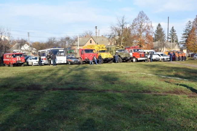 Луцькі рятувальники «гасили пожежу» у котельні. ФОТО